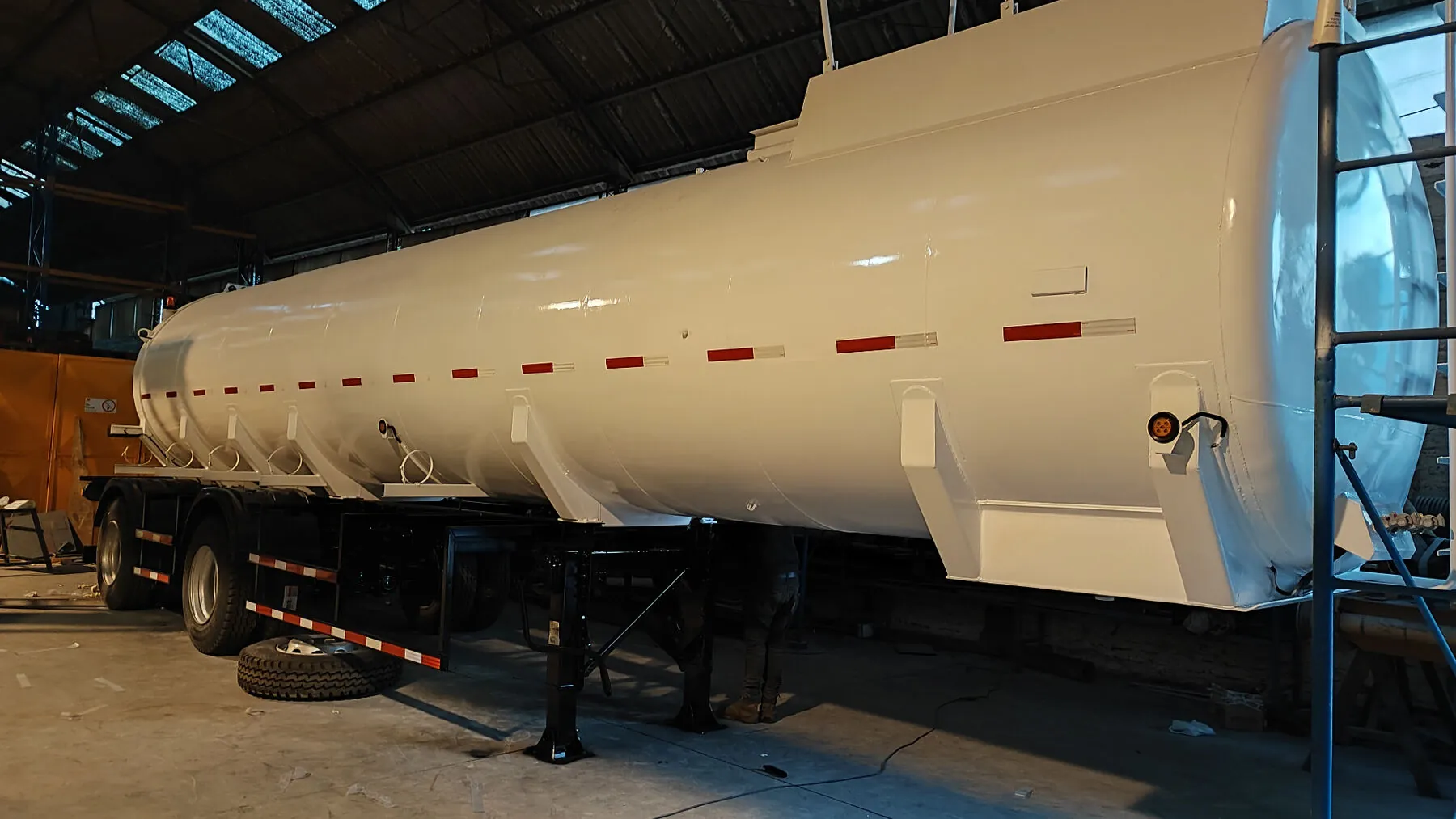 Semirremolque estanque para transporte de agua industrial
